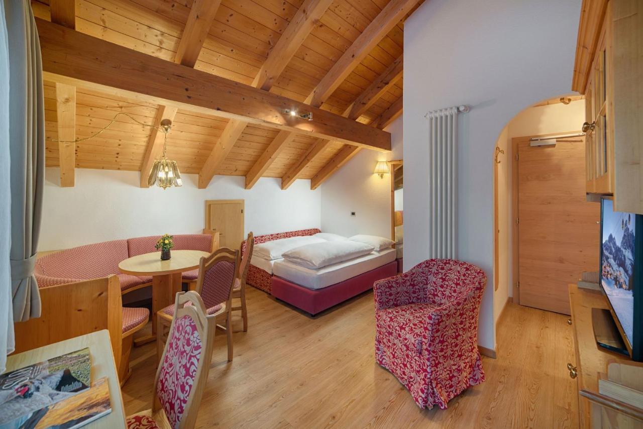 Hotel Villa Eden Corvara In Badia Εξωτερικό φωτογραφία